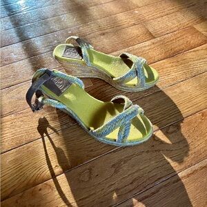 Tory Burch Wedge Sandals Womens 7
Camelia Yellow Tan Espadrille Buckle
Strap